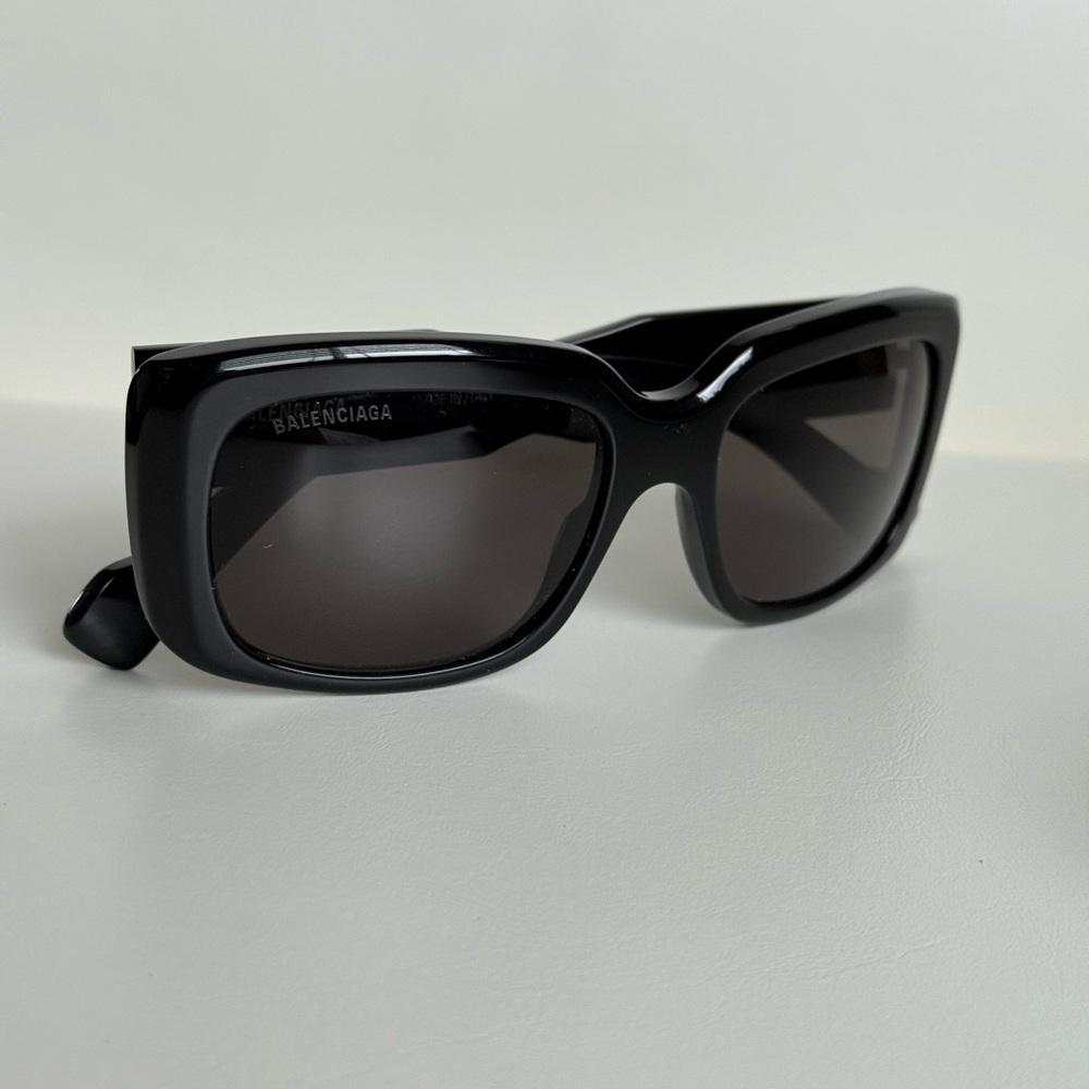 BALENCIAGA BB0072S 001 rectangular sunglasses.